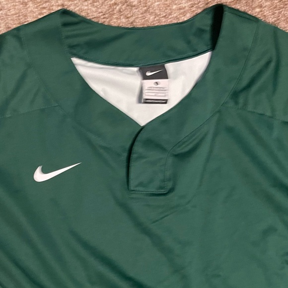 Nike Men’s Windbreaker Pullover - Picture 4 of 4